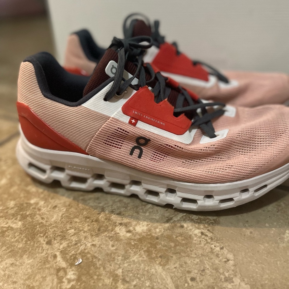 On cloudstratus Running Shoes
